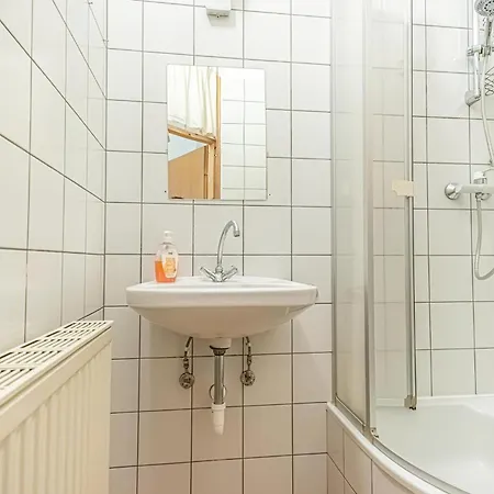 Simple Apartment Near Wiener Stadthalle Buitenkant foto