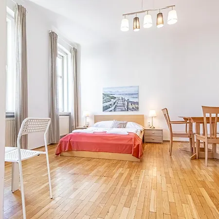 Simple Apartment Near Wiener Stadthalle Buitenkant foto