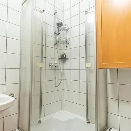 Simple Apartment Near Wiener Stadthalle Buitenkant foto