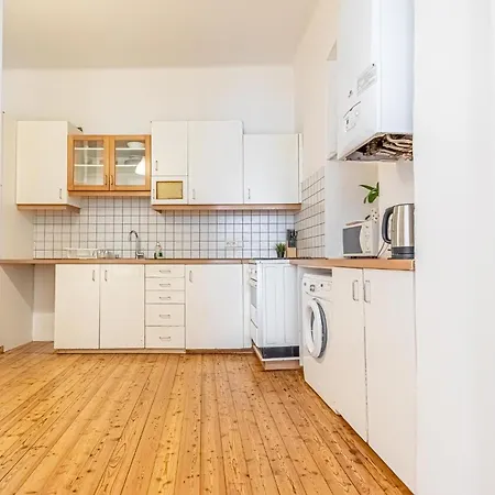 Simple Apartment Near Wiener Stadthalle Buitenkant foto