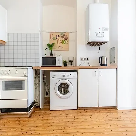 Simple Apartment Near Wiener Stadthalle Buitenkant foto