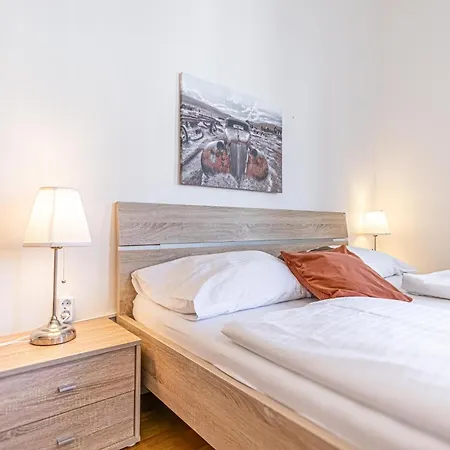 Simple Apartment Near Wiener Stadthalle Buitenkant foto
