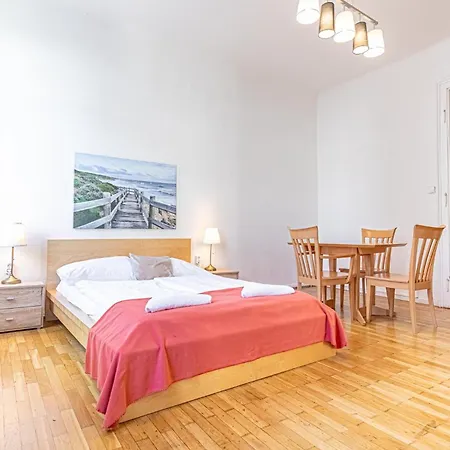 Simple Apartment Near Wiener Stadthalle Buitenkant foto