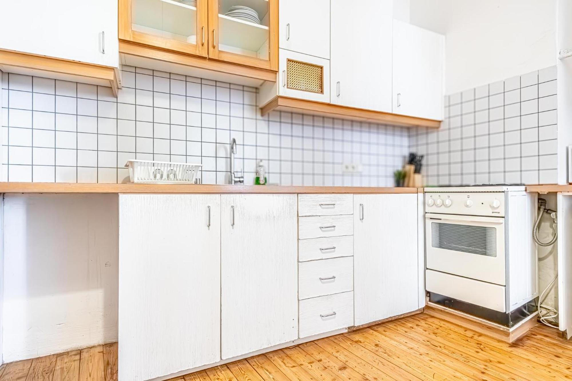 Simple Near Wiener Stadthalle Apartment *