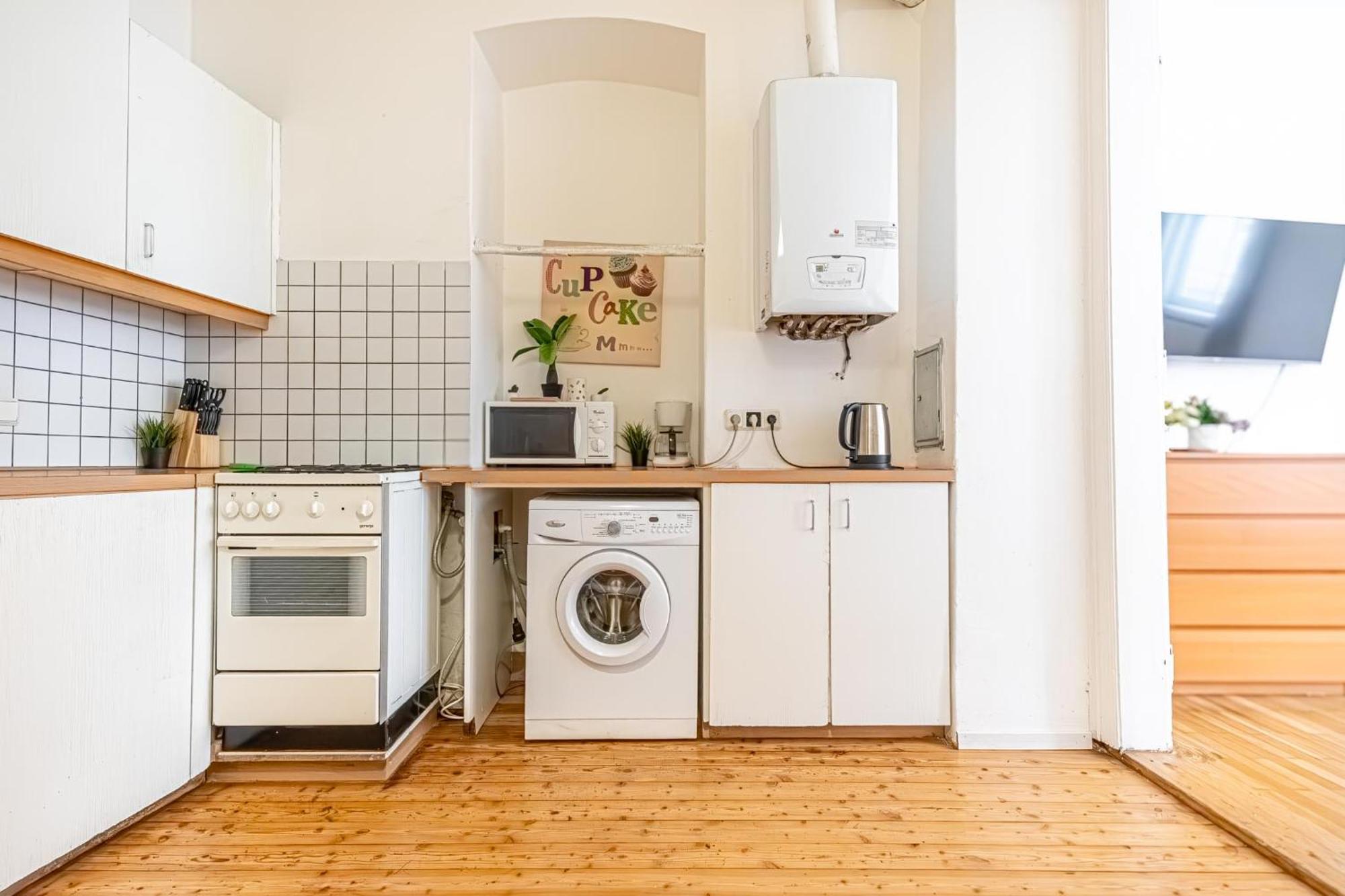 Simple Near Wiener Stadthalle Apartment Vienna
